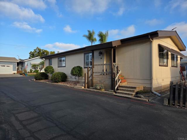 Detail Gallery Image 4 of 24 For 1333 Olive Dr #37,  Vista,  CA 92083 - 2 Beds | 2 Baths