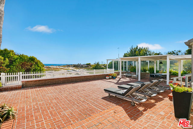 30830 Broad Beach Road, Malibu CA: https://media.crmls.org/mediaz/9e202b97-bbab-454b-86f5-aa3875e5f1ce.jpg