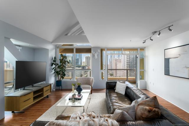350 W Ash St, San Diego CA: https://media.crmls.org/mediaz/9e203684-a7a0-4b53-a91a-1bbbfc174f78.jpg