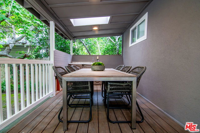 565 N Arden Boulevard, Los Angeles CA: https://media.crmls.org/mediaz/9e2036ef-d78c-4566-9198-55b51d5a5528.jpg
