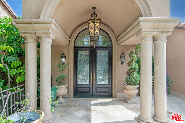 6 Bed Home for Sale in Los Angeles, California