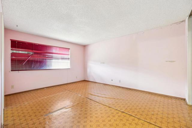 200 Bridgeport Drive, Half Moon Bay CA: https://media.crmls.org/mediaz/9e2091c8-67ae-41a1-ba93-bd16d05ad4c6.jpg