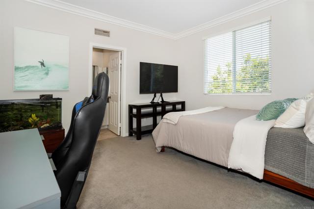 7866 Calle Oliva, Carlsbad CA: https://media.crmls.org/mediaz/9e211a96-e7f9-460a-a4c0-253a566af663.jpg
