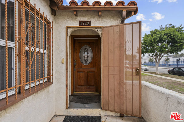 2729 W 79th Street, Inglewood CA: https://media.crmls.org/mediaz/9e2164dc-0bdc-4656-b3bf-ebf82ea5299c.jpg