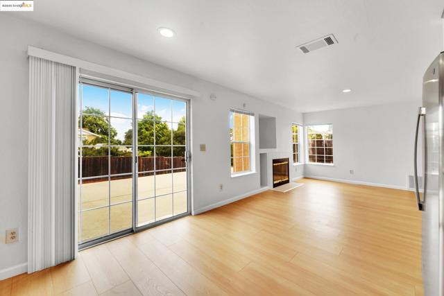 1764 Primrose Ln, Pinole CA: https://media.crmls.org/mediaz/9e2176c4-0524-4f5e-ad41-cb14cefa235a.jpg
