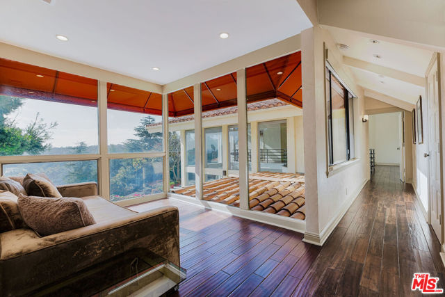 1401 Bel Air Road, Los Angeles CA: https://media.crmls.org/mediaz/9e2183ee-c039-4873-9893-931e04220495.jpg