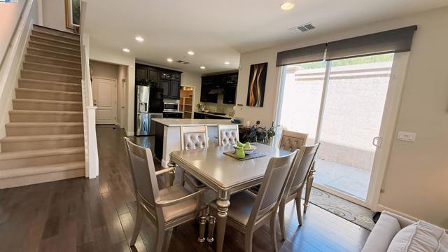 131 Lusitano Way, Gilroy CA: https://media.crmls.org/mediaz/9e2200aa-ceff-4da2-8671-542b79863d12.jpg