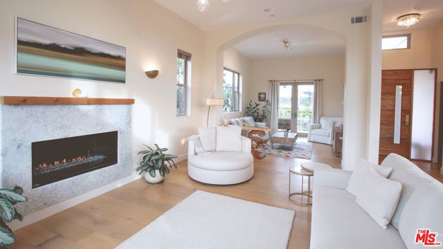 5787 Calpine Drive, Malibu CA: https://media.crmls.org/mediaz/9e2346f5-5b2b-42b8-85d4-e1af6a187154.jpg