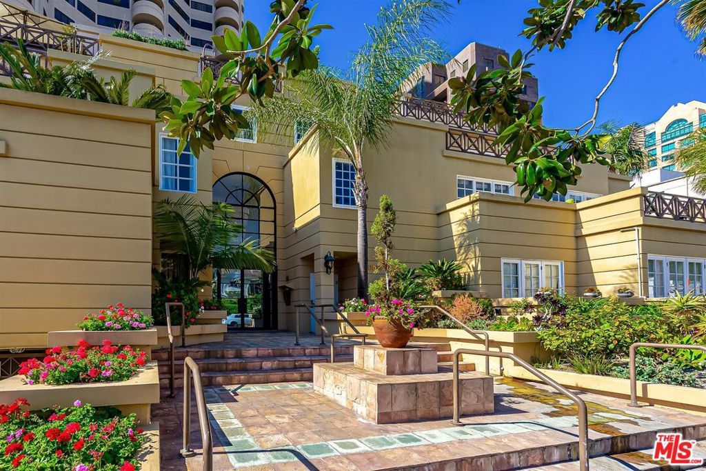 10555 ASHTON Avenue #201