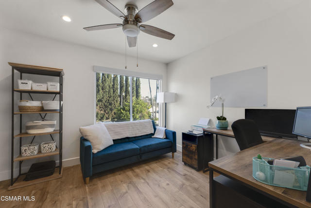 5757 Lake Lindero Drive, Agoura Hills CA: https://media.crmls.org/mediaz/9e239f98-8503-4403-b3da-769a24674f75.jpg