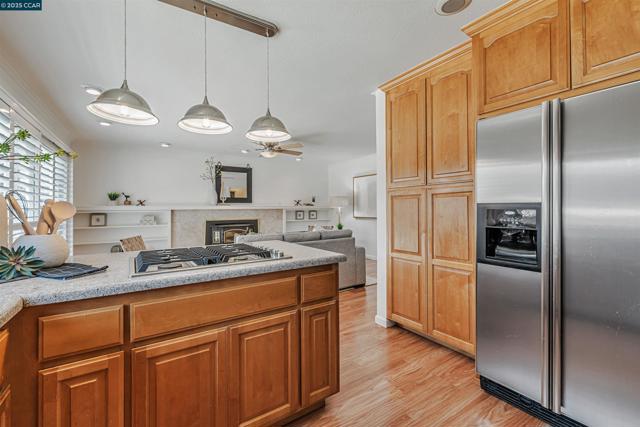 9597 Davona Dr, San Ramon CA: https://media.crmls.org/mediaz/9e23df18-1a16-4c81-9994-beac535c3c9d.jpg
