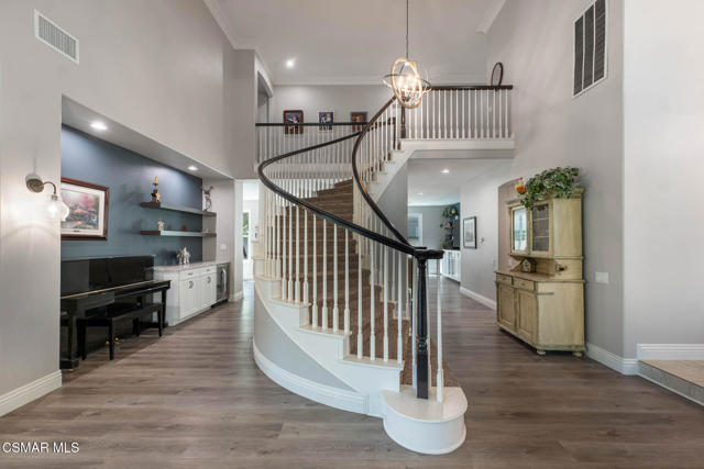 4126 Sterlingview Drive, Moorpark CA: https://media.crmls.org/mediaz/9e244095-63f5-4f71-a496-746f6b2c3f04.jpg