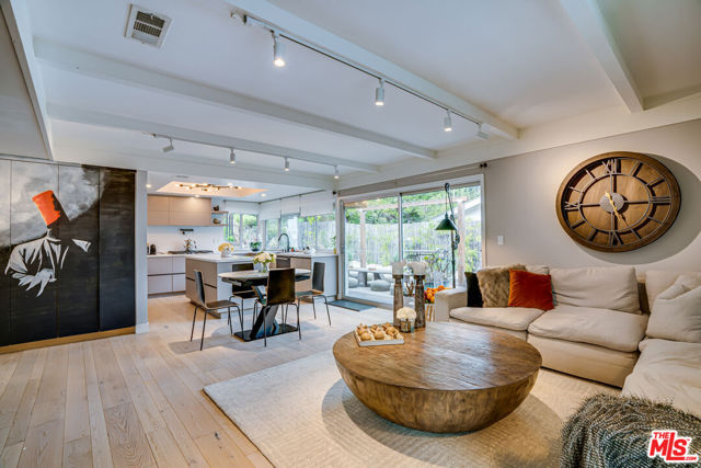 4101 Tarrybrae Terrace, Tarzana CA: https://media.crmls.org/mediaz/9e2541df-6414-492c-91cc-45e32f14c316.jpg