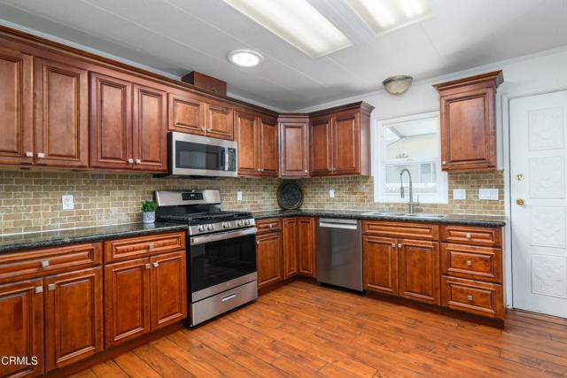 19 Faulkner Court, Ventura CA: https://media.crmls.org/mediaz/9e25ff33-345f-4a25-a552-a73b4dd839c2.jpg