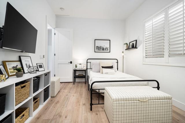 33 Calle La Reina, Rancho Mirage CA: https://media.crmls.org/mediaz/9e2698c5-b118-4f7b-8228-0954e6c378c0.jpg