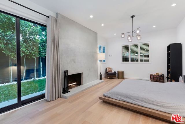 2164 Sunset Plaza Drive, Los Angeles CA: https://media.crmls.org/mediaz/9e26d2bf-d029-4ffe-afea-e9631819f46d.jpg