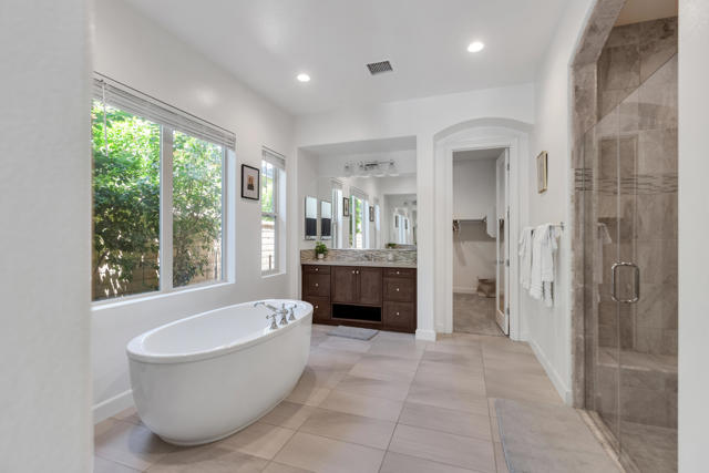 81805 Four Seasons Place, La Quinta CA: https://media.crmls.org/mediaz/9e2727ce-d551-4526-995c-3bd65bde6d14.jpg
