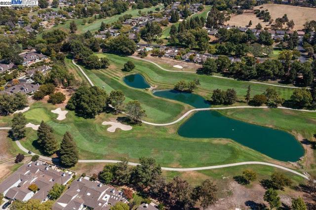 586 CAMBRIAN WAY, Danville CA: https://media.crmls.org/mediaz/9e277e0d-23dc-4557-9994-b6c507b5bf41.jpg