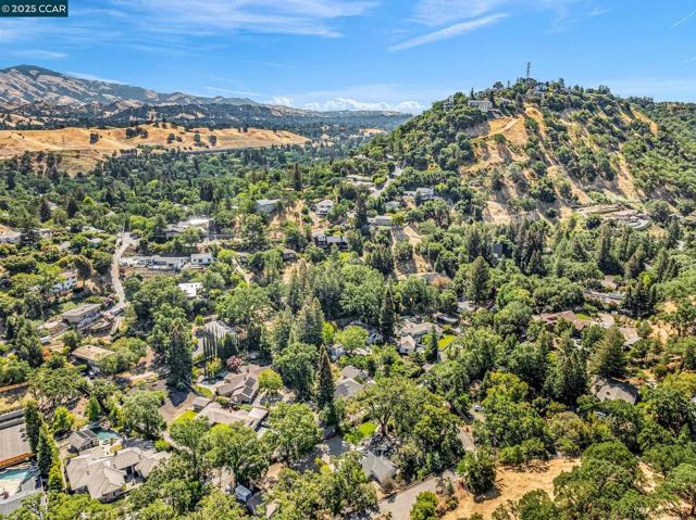 205 Castle Hill Ranch Rd, Walnut Creek CA: https://media.crmls.org/mediaz/9e284461-8108-4f0f-86a0-1c6110c1f6f1.jpg