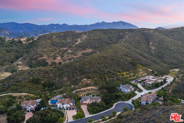 1772 Tamarack Street, Westlake Village CA: https://media.crmls.org/mediaz/9e287a0d-68b0-4d4e-a0e3-73fbd4656260.jpg