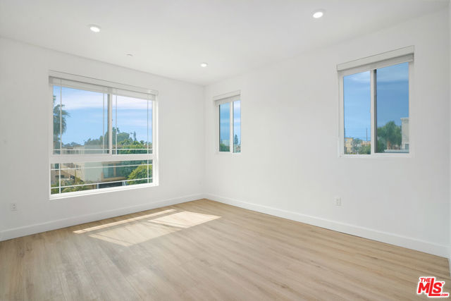 1832 S Barrington Avenue, Los Angeles CA: https://media.crmls.org/mediaz/9e288eee-86c9-464f-b282-11ad3561fcc0.jpg