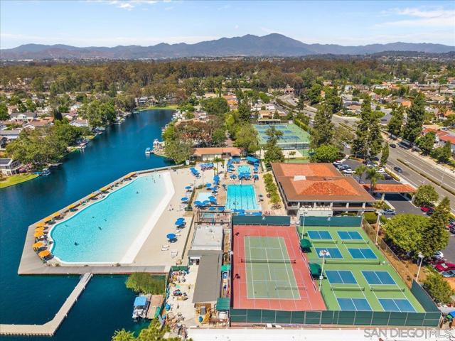 22682 S Canada Ct, Lake Forest CA: https://media.crmls.org/mediaz/9e290028-d74a-499f-98ba-6128a4bf3664.jpg