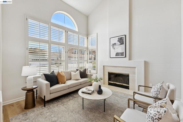 Image 3 of 60 For 674 Crystal Ct