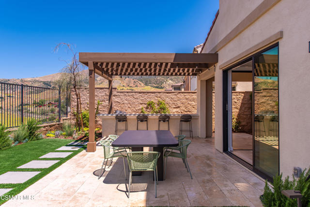 20843 Acorn Circle, Porter Ranch CA: https://media.crmls.org/mediaz/9e29abff-61c3-4ba5-84fb-7a27a98bbe18.jpg