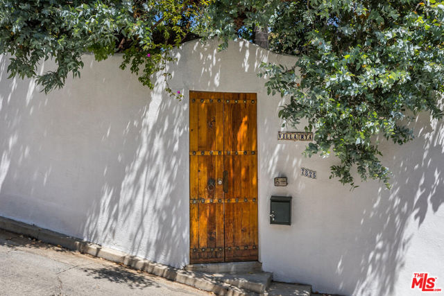 7825 Hillside Avenue, Los Angeles CA: https://media.crmls.org/mediaz/9e2a396f-d881-4da7-830a-1ca4e118cd75.jpg