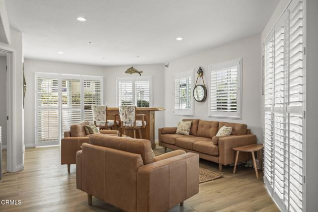 5270 W Wooley Road, Oxnard CA: https://media.crmls.org/mediaz/9e2a811e-b968-4760-904e-936b7f248bf8.jpg