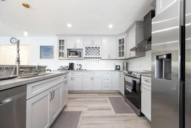 5514 Marlin Ct, Discovery Bay CA: https://media.crmls.org/mediaz/9e2aae87-35f5-4254-a2d9-05fc93307dd3.jpg