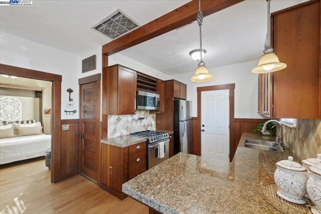 905 S Livermore Ave, Livermore CA: https://media.crmls.org/mediaz/9e2acf84-3e47-4513-8c15-96868e689807.jpg