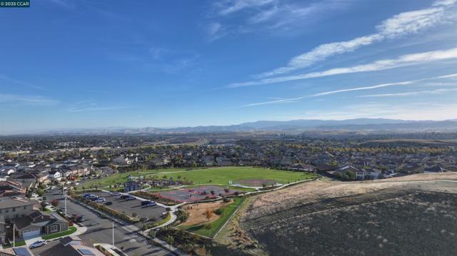 5541 Promontory Way, Antioch CA: https://media.crmls.org/mediaz/9e2b0893-9414-431a-820f-509e436f731c.jpg