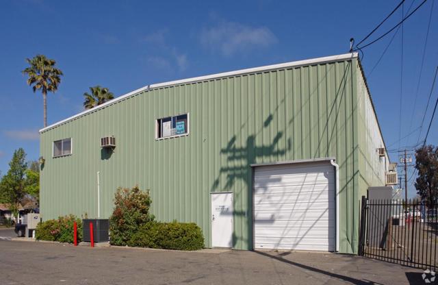 4331 Attawa, Sacramento CA: https://media.crmls.org/mediaz/9e2b5c84-8131-41b4-aeba-1bcac5684b40.jpg