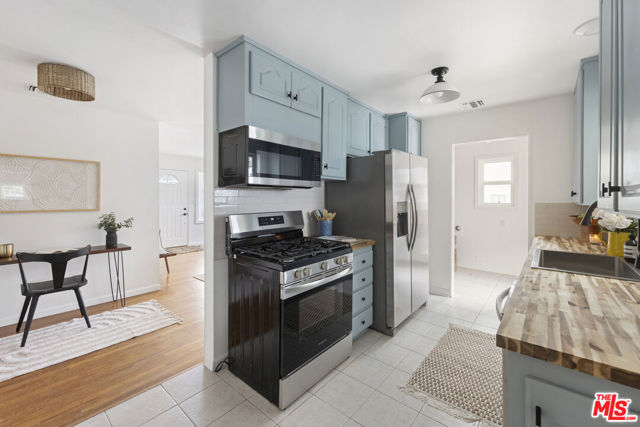 21109 Longworth Avenue, Lakewood CA: https://media.crmls.org/mediaz/9e2bc23d-b866-4922-8dac-0bbe219f858d.jpg