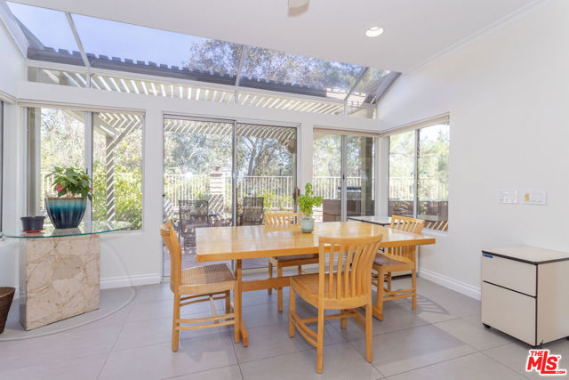 27350 Landon Place, Valencia CA: https://media.crmls.org/mediaz/9e2bf015-d6ed-48cc-b548-f62e94d24be3.jpg