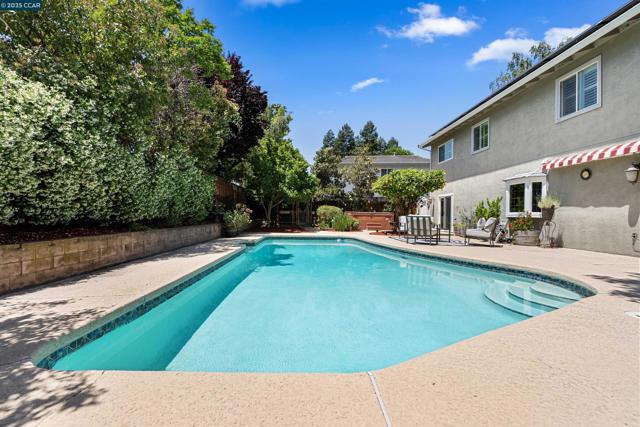 3628 Portsmouth Ct, Pleasanton CA: https://media.crmls.org/mediaz/9e2c1d82-af68-4f04-abeb-4ea7dd74f53f.jpg