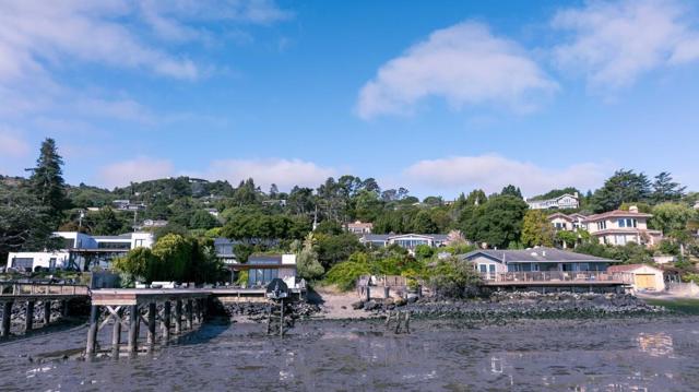 4980 Paradise Drive, Tiburon CA: https://media.crmls.org/mediaz/9e2c37ee-568b-4f39-8327-62667560f8e8.jpg