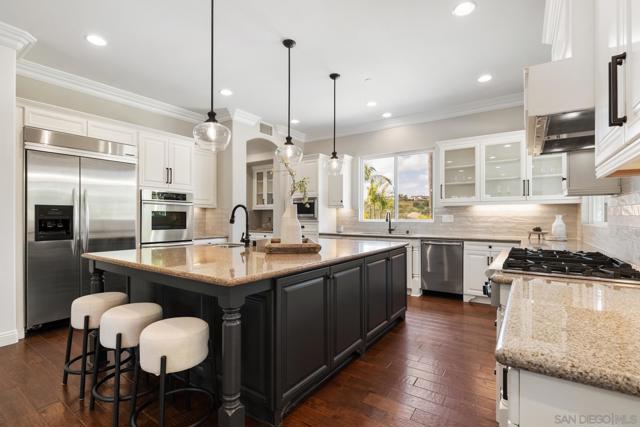 10263 Winecreek Ct, San Diego CA: https://media.crmls.org/mediaz/9e2c76bb-fbf2-41d2-b0d6-4c5ccad917a7.jpg