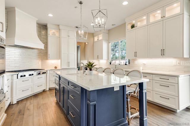 571 Lynwood Dr, Encinitas CA: https://media.crmls.org/mediaz/9e2cd1ab-977a-478e-ad1d-eb8cbf3d05bf.jpg