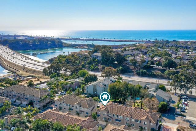 4031 Aidan Cir, Carlsbad CA: https://media.crmls.org/mediaz/9e2d242f-93d2-480c-8286-1e8db43abe99.jpg