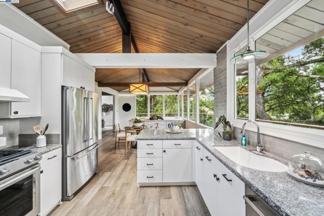 589 TAHOS ROAD, Orinda CA: https://media.crmls.org/mediaz/9e2d28da-6f45-4e92-bb01-1270e37aa1ac.jpg