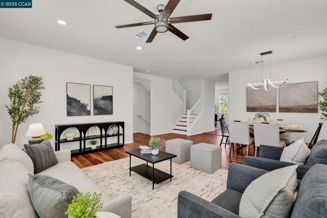 6983 Alamo Creek Trl, Dublin CA: https://media.crmls.org/mediaz/9e2dc747-6436-4b42-9db1-d4a46b1196b7.jpg