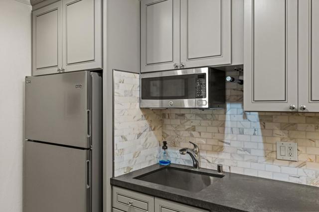 3309 Golden Oaks Lane, Monterey CA: https://media.crmls.org/mediaz/9e2dfaf4-521d-437d-b823-39fbe85cfb3d.jpg