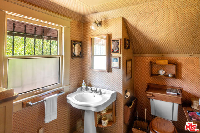 769 Bonita Drive, South Pasadena CA: https://media.crmls.org/mediaz/9e2ea9e3-dd8e-4be0-ad82-88caf5c52d71.jpg