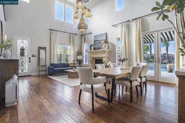4001 Browning Dr, Concord CA: https://media.crmls.org/mediaz/9e2f1f06-b354-4c9b-8da4-6421c9666587.jpg
