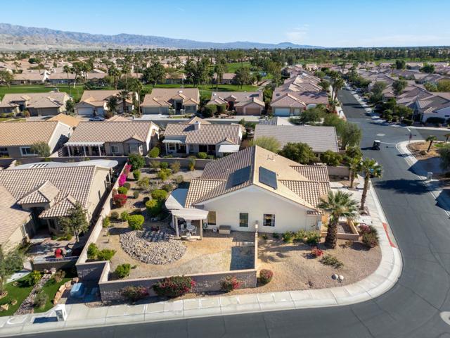 37718 Medjool Avenue, Palm Desert CA: https://media.crmls.org/mediaz/9e2f535a-ae3d-4b29-bcbf-9d7e8f6d36ca.jpg