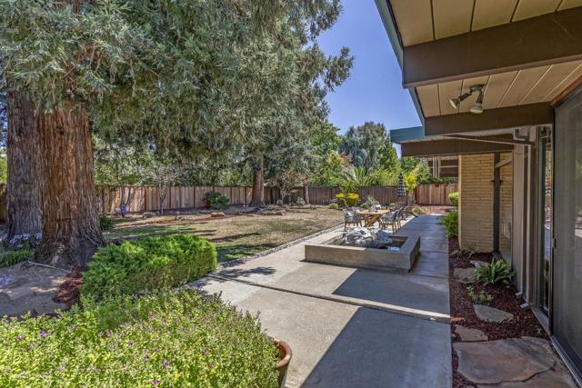19269 De Havilland Drive, Saratoga CA: https://media.crmls.org/mediaz/9e2f605f-7635-4fff-8f70-66a2e4aeeba2.jpg