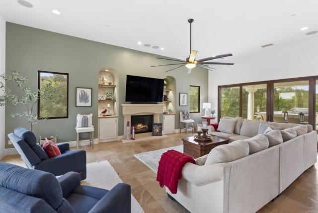 Detail Gallery Image 14 of 49 For 4229 Bridlewood Rd, Fallbrook,  CA 92028 - 4 Beds | 3/1 Baths