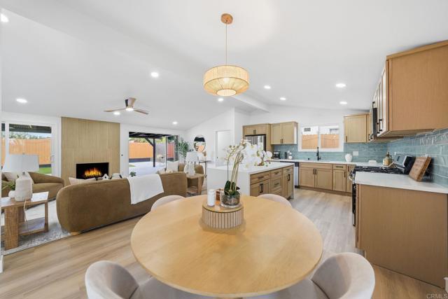 Detail Gallery Image 3 of 42 For 2828 Mission Village Dr, San Diego,  CA 92123 - 4 Beds | 3 Baths